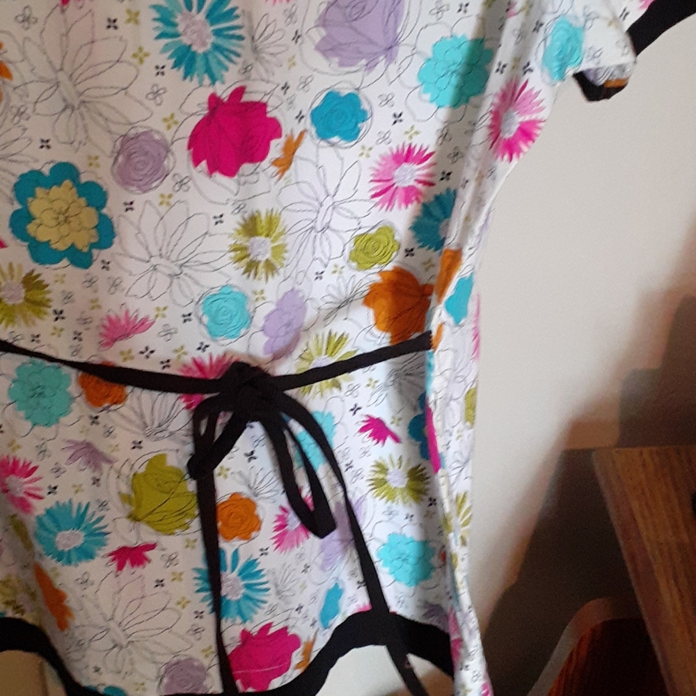 Scrub top - Picture 2 of 2